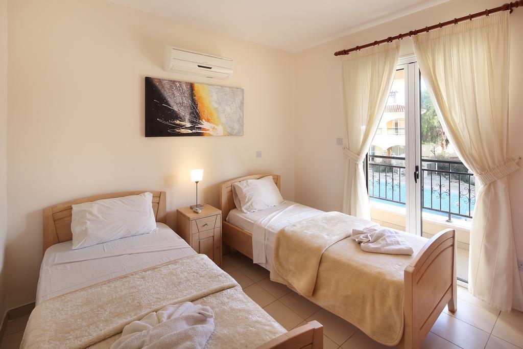 Adamou Gardens Apartment Paphos Bagian luar foto