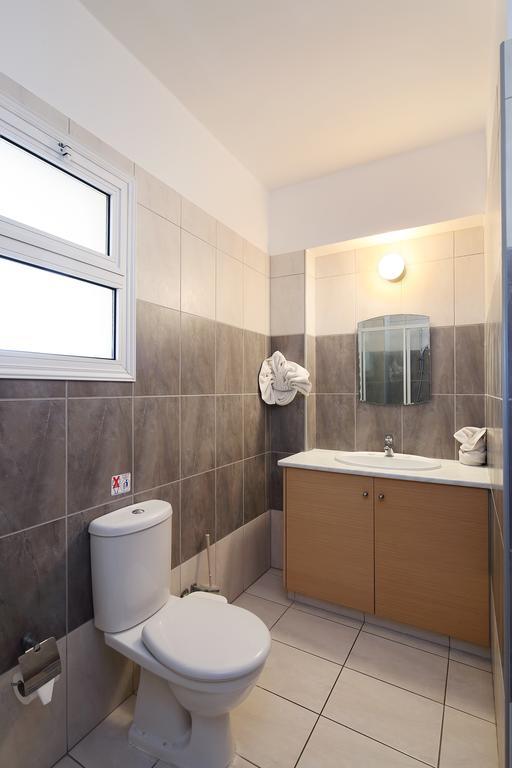 Adamou Gardens Apartment Paphos Bagian luar foto