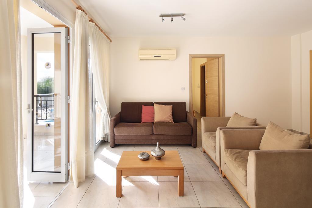 Adamou Gardens Apartment Paphos Bagian luar foto