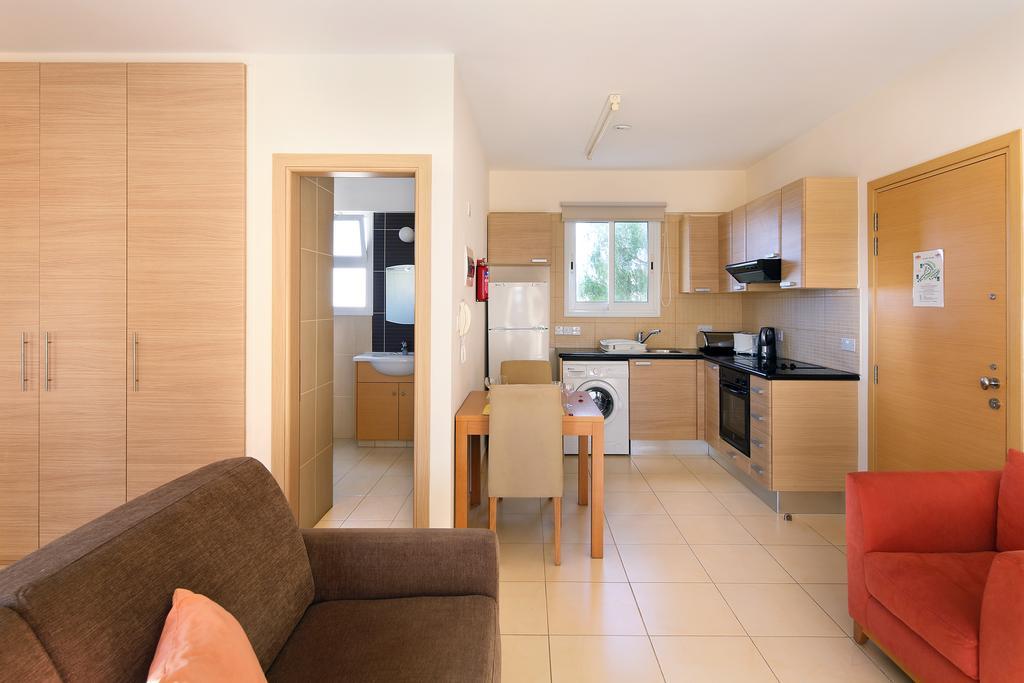 Adamou Gardens Apartment Paphos Bagian luar foto