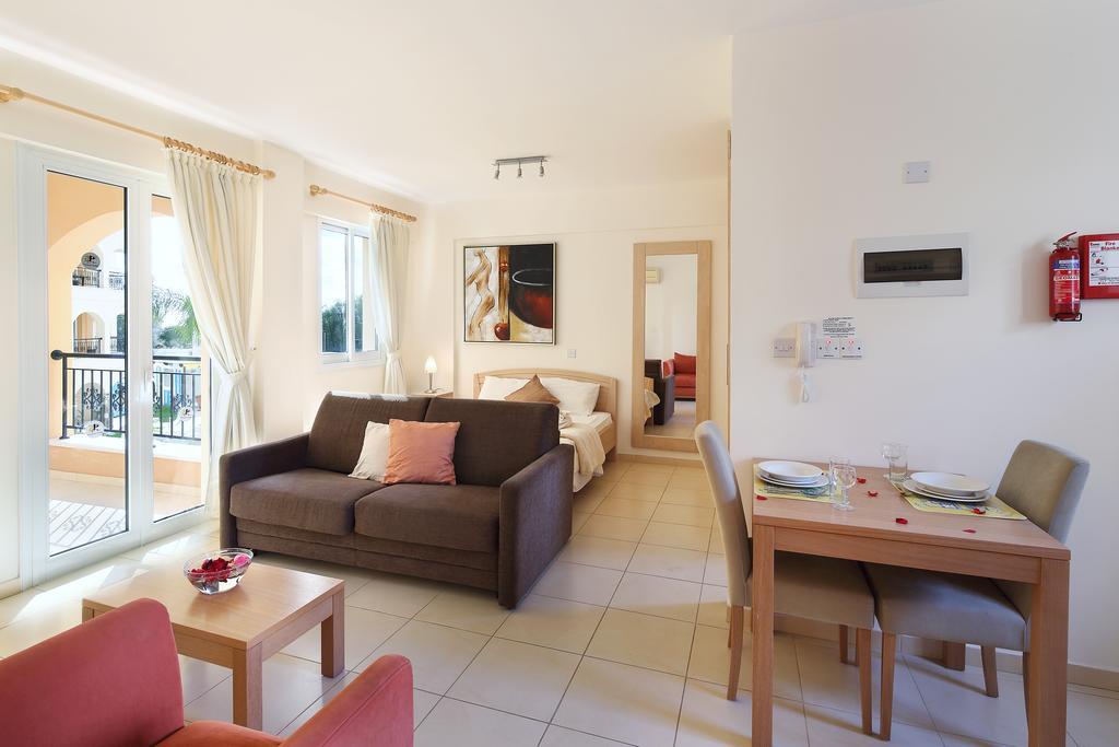 Adamou Gardens Apartment Paphos Bagian luar foto