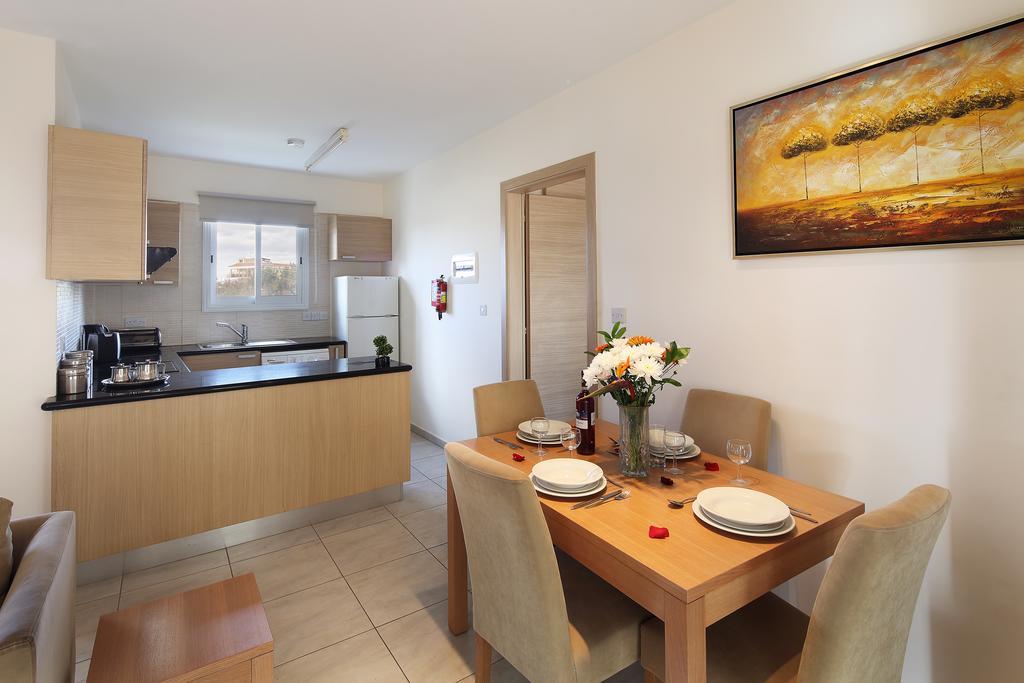 Adamou Gardens Apartment Paphos Bagian luar foto