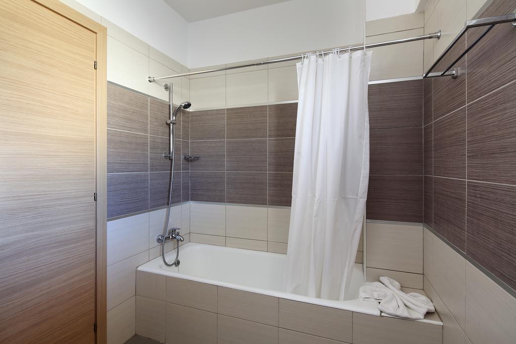 Adamou Gardens Apartment Paphos Bagian luar foto