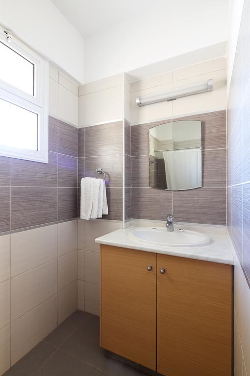 Adamou Gardens Apartment Paphos Bagian luar foto
