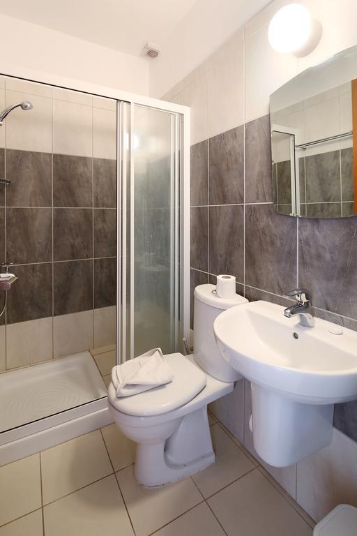 Adamou Gardens Apartment Paphos Bagian luar foto