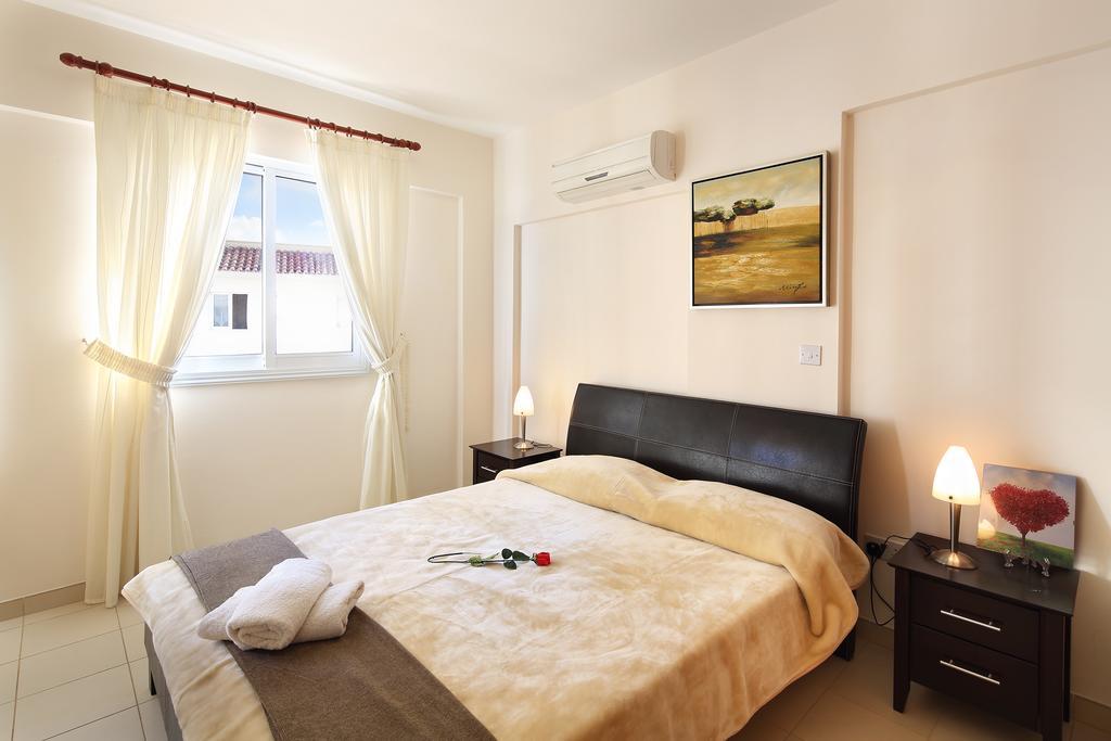 Adamou Gardens Apartment Paphos Bagian luar foto