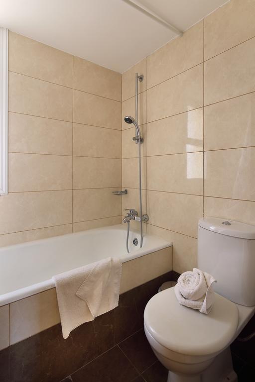 Adamou Gardens Apartment Paphos Bagian luar foto