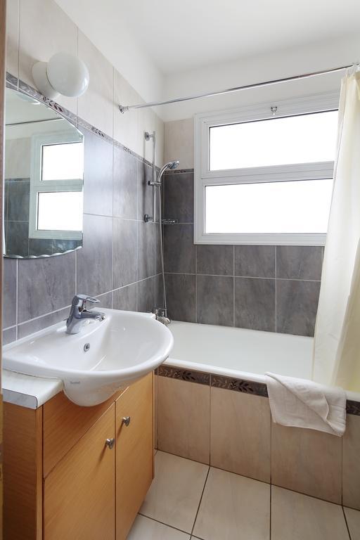 Adamou Gardens Apartment Paphos Bagian luar foto