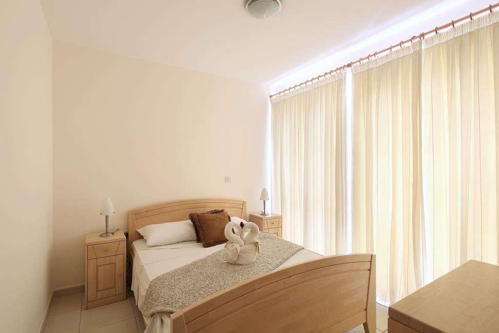 Adamou Gardens Apartment Paphos Bagian luar foto