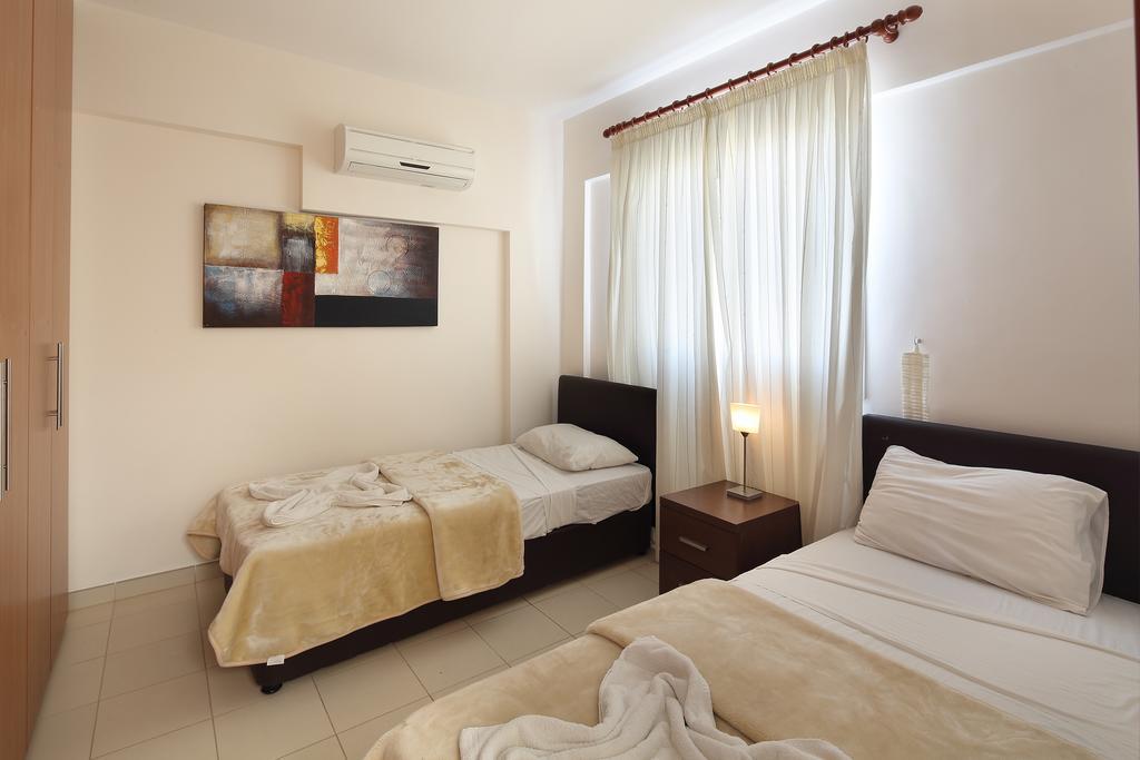 Adamou Gardens Apartment Paphos Bagian luar foto