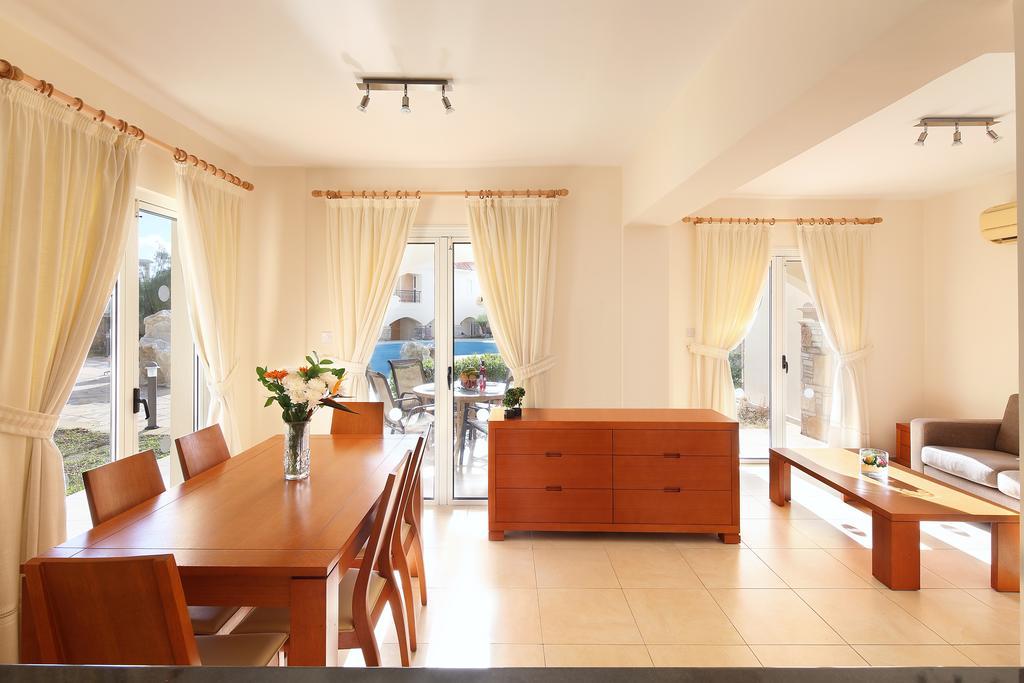 Adamou Gardens Apartment Paphos Bagian luar foto