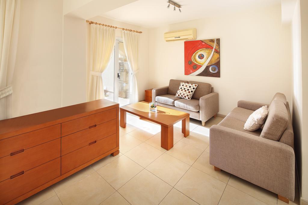 Adamou Gardens Apartment Paphos Bagian luar foto